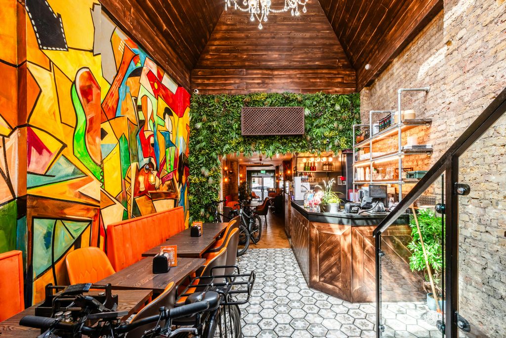 Property photo 2 of 15 Brick Lane 94  9.Jpg