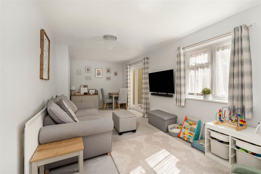 Property photo 2 of 14 7 Hydrangea Walk, Banbury-6.Jpg