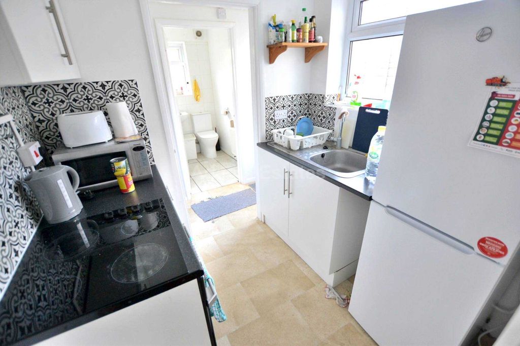 Property photo 3 of 6