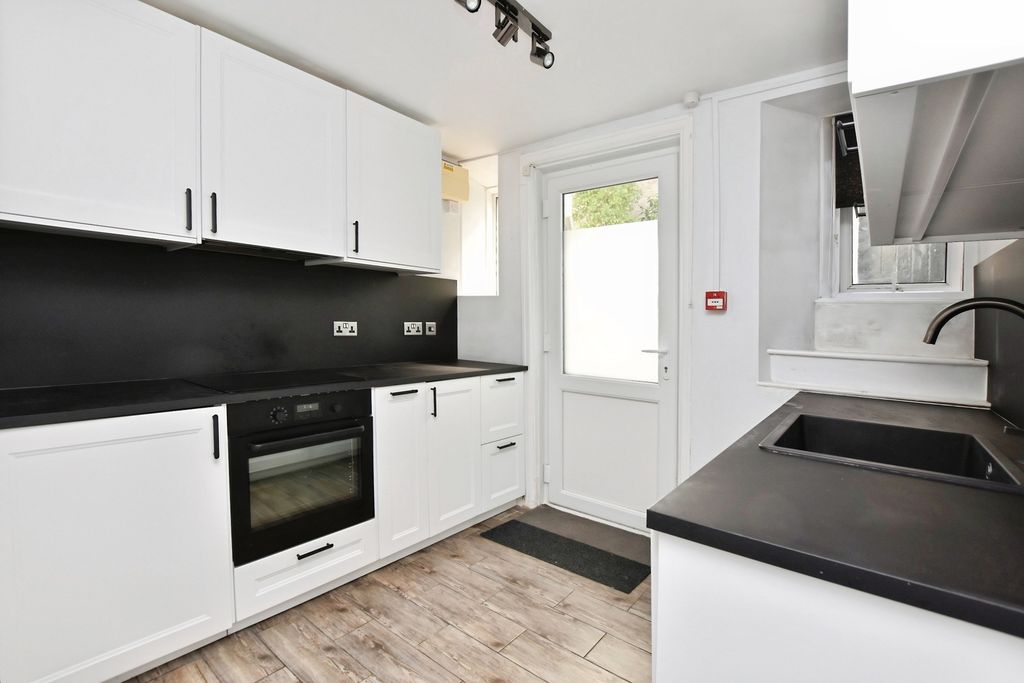 Property photo 2 of 17 Kitchen