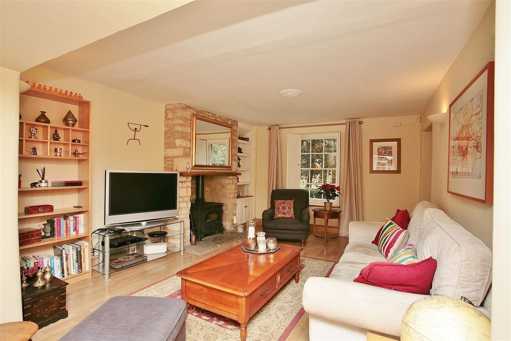 Property photo 2 of 17