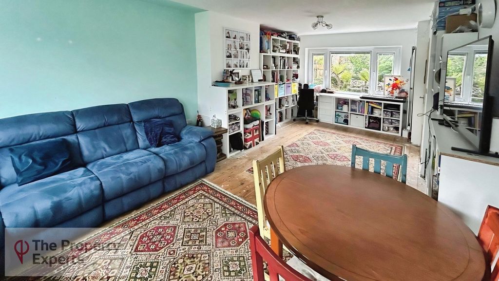 Property photo 2 of 8