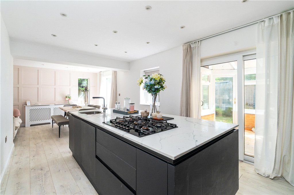Property photo 2 of 19 Dining Kitchen
