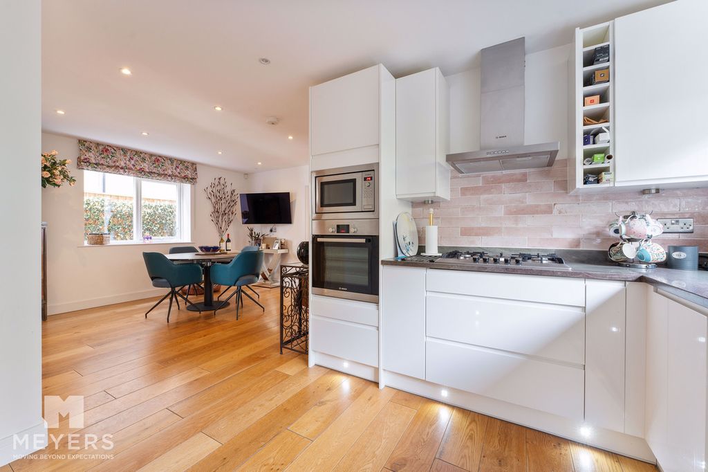 Property photo 2 of 22