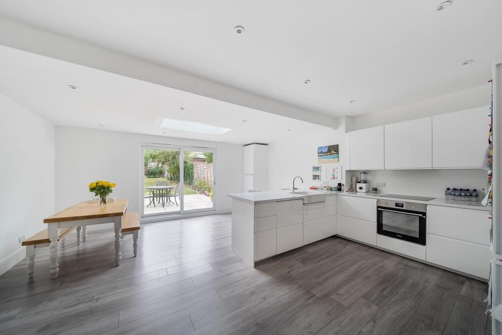 Property photo 2 of 10 Kitchen