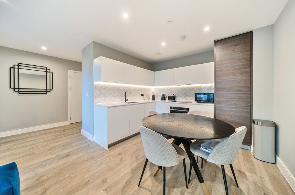 Property photo 3 of 18 1340337-9-689Ef96...