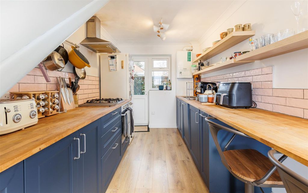Property photo 1 of 16 Kitchen 1-1