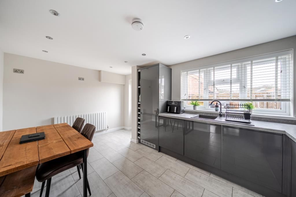 Property photo 3 of 18 Kitchen