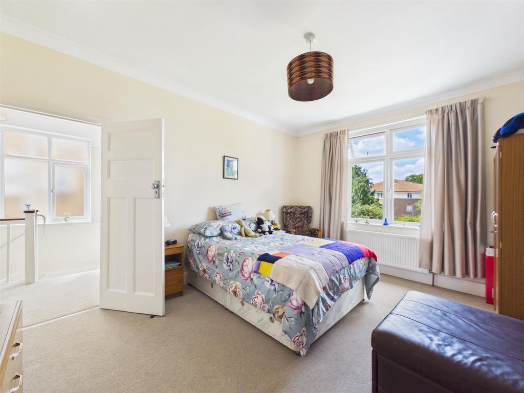 Property photo 3 of 25 Cam01563G0-Pr0284-Still026.Jpg
