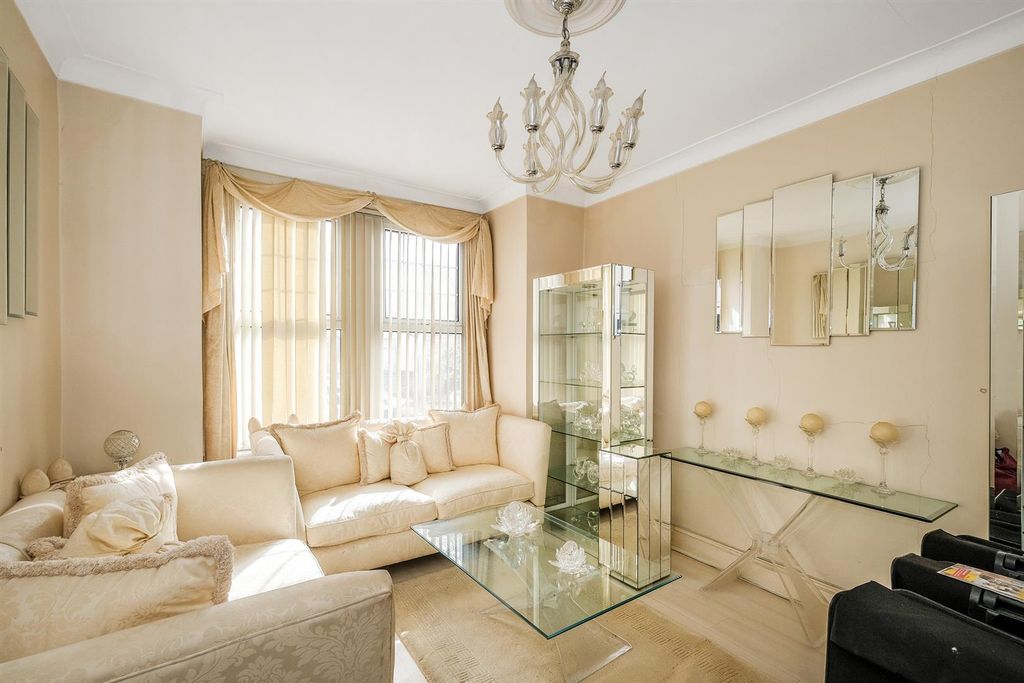 Property photo 3 of 23