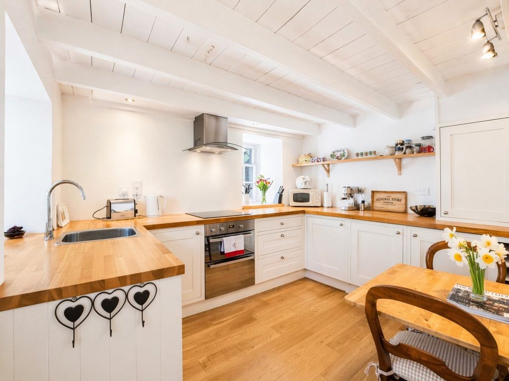 Property photo 3 of 32