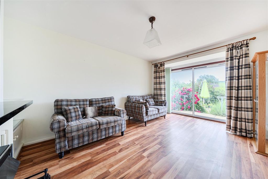 Property photo 2 of 14 Sitting Room