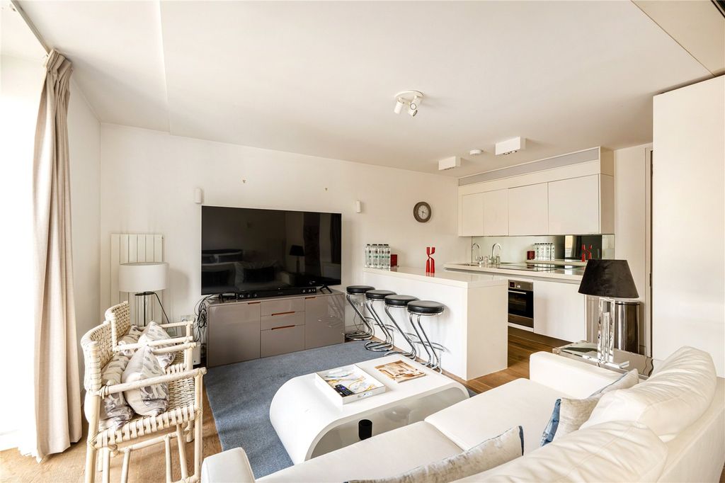 Property photo 3 of 7 Kitchen