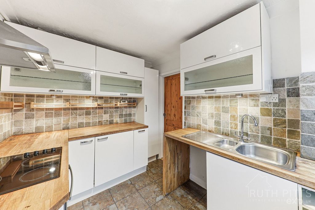 Property photo 3 of 25