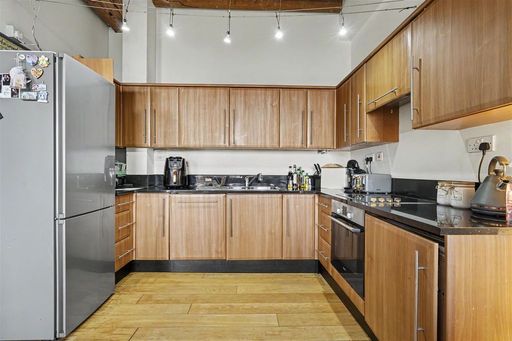 Property photo 3 of 11 Kitchen Area