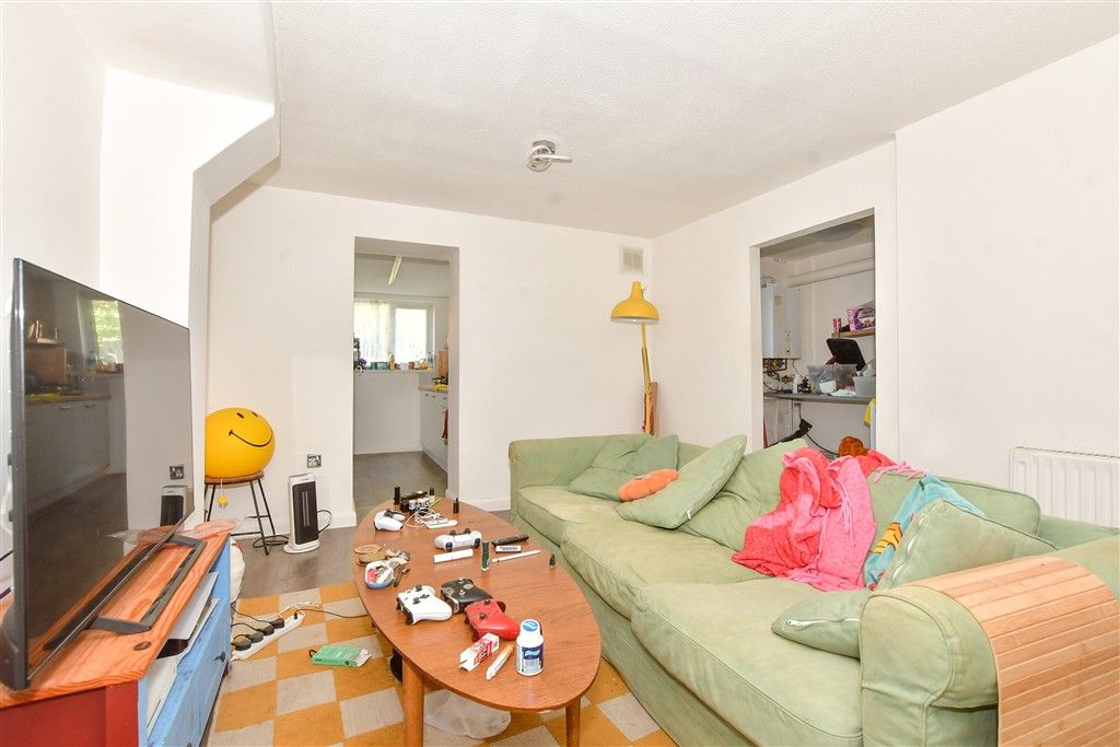 Property photo 2 of 11 Lounge