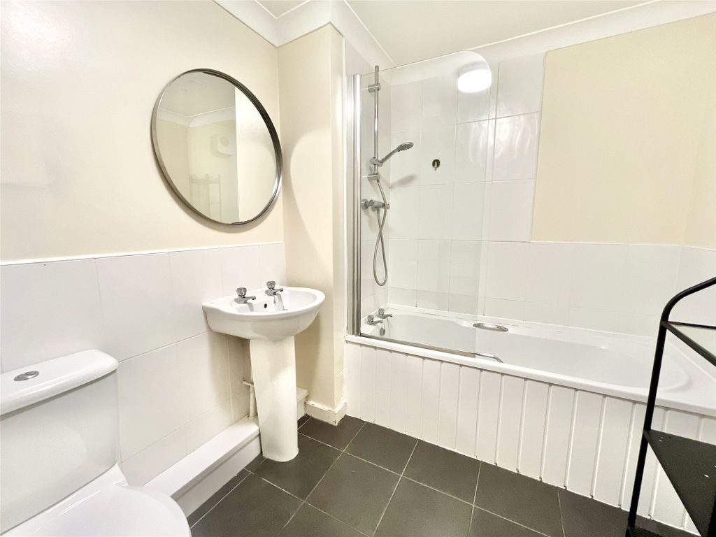 Property photo 3 of 14 Bathroom