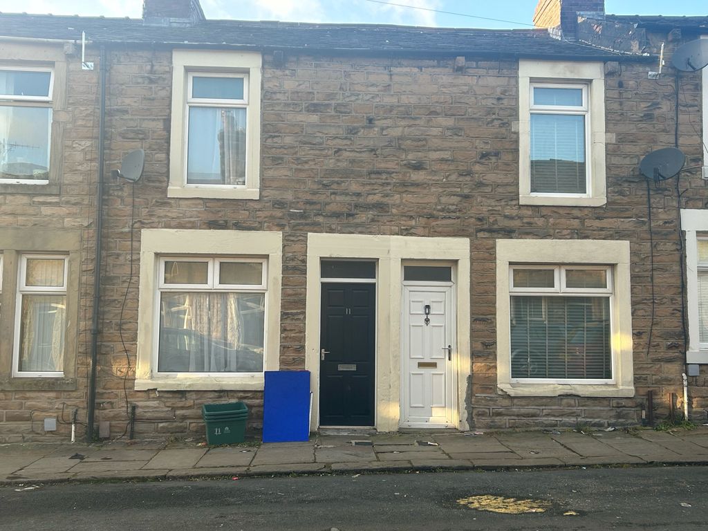 Property photo 1 of 5