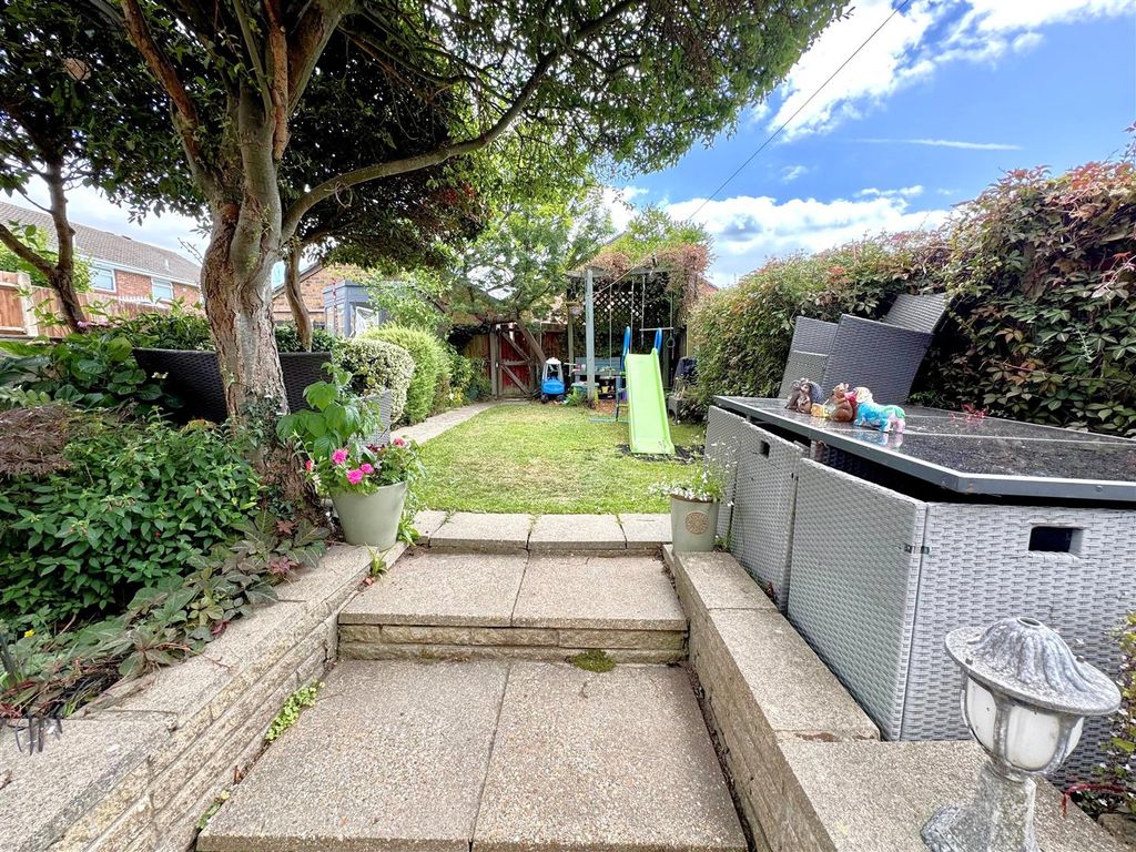 Property photo 2 of 11 Garden.Jpg