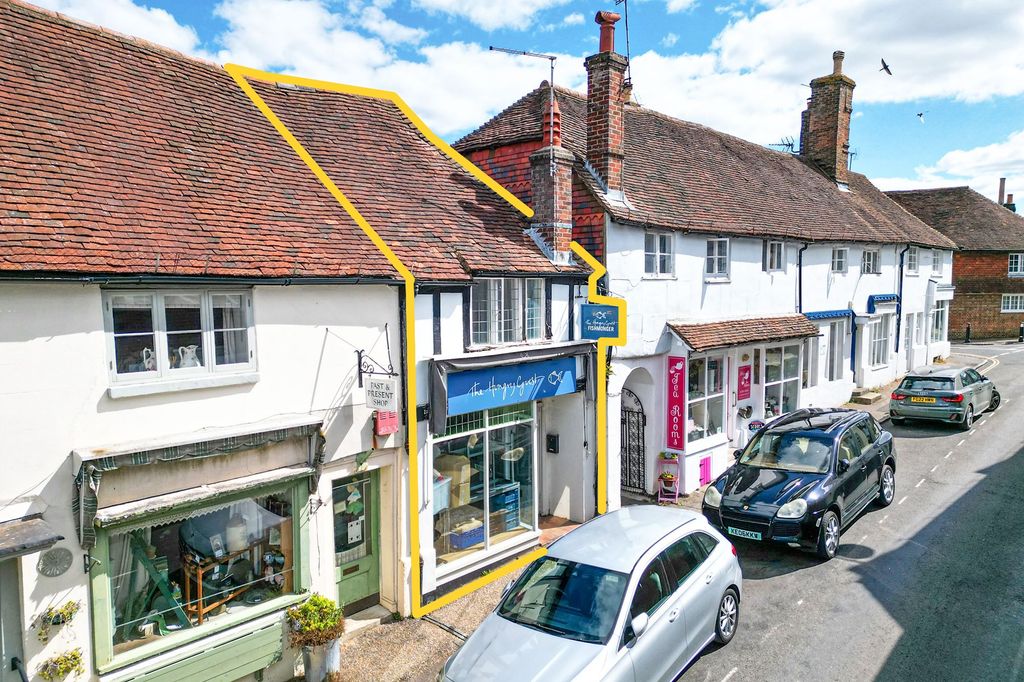 Property photo 1 of 19 Puttnam, High Street, Petworth, Gu28 0Au