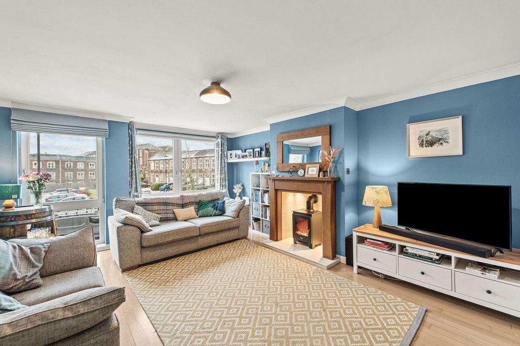 Property photo 2 of 20