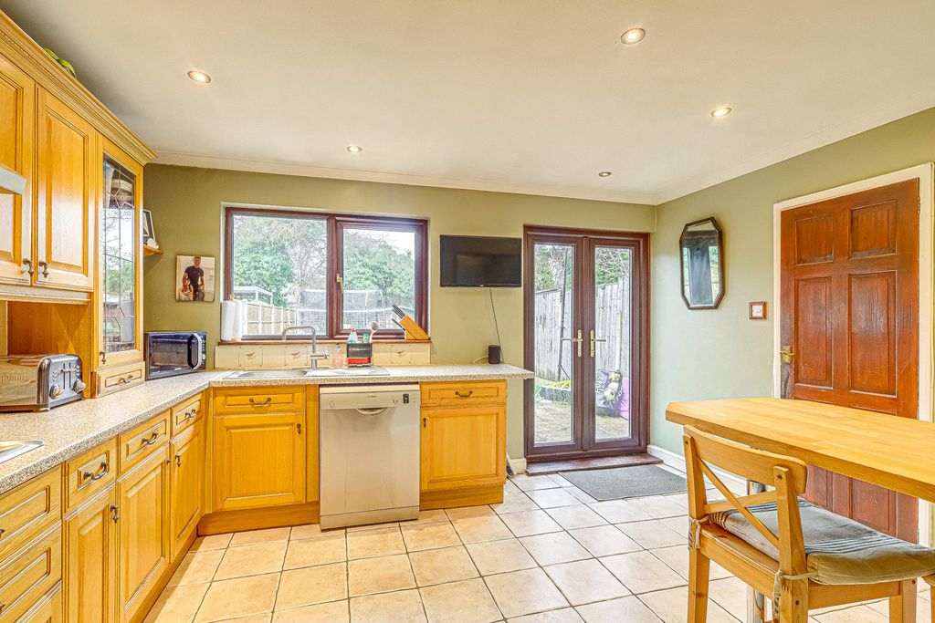 Property photo 3 of 26