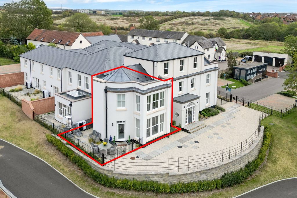Property photo 3 of 57