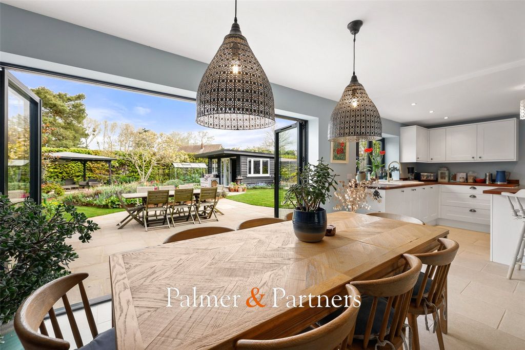 Property photo 2 of 35 Picture No. 20