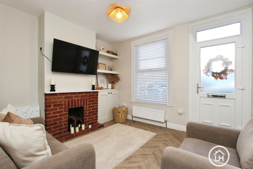 Property photo 2 of 12 Lounge