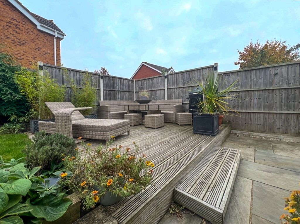 Property photo 3 of 23 Sun Desking - South Facing Area