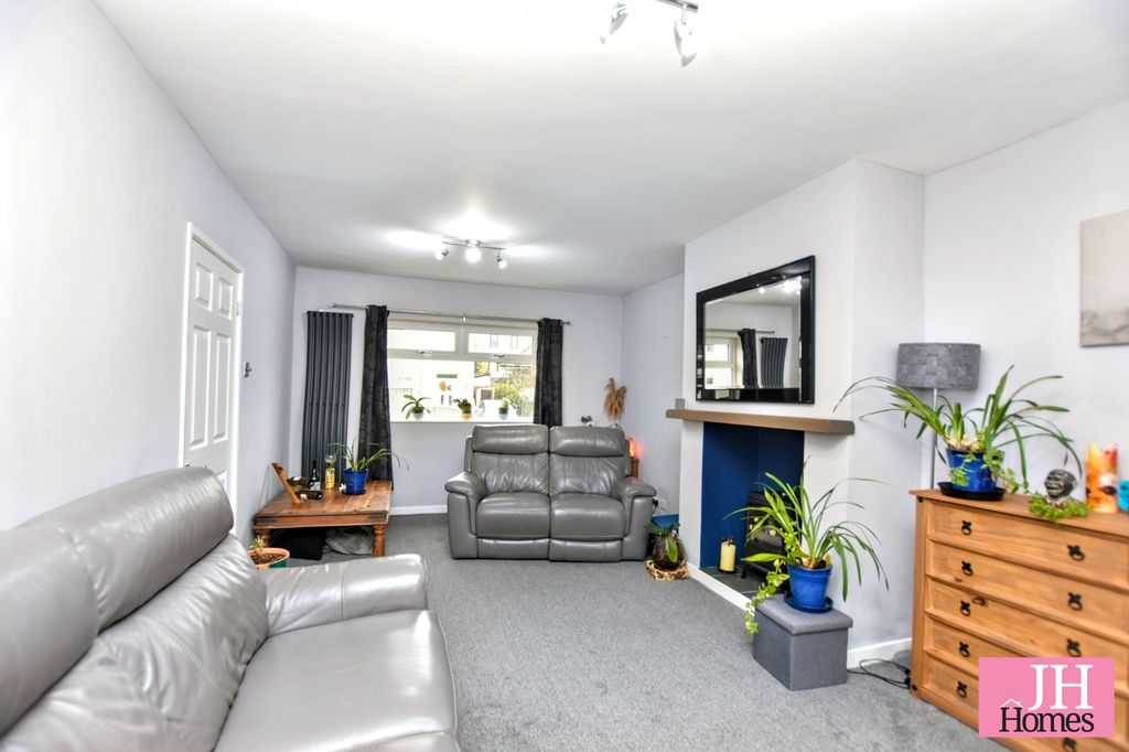 Property photo 3 of 19