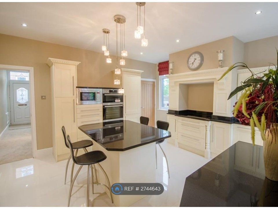 Property photo 1 of 8 Large Shared Kitchen