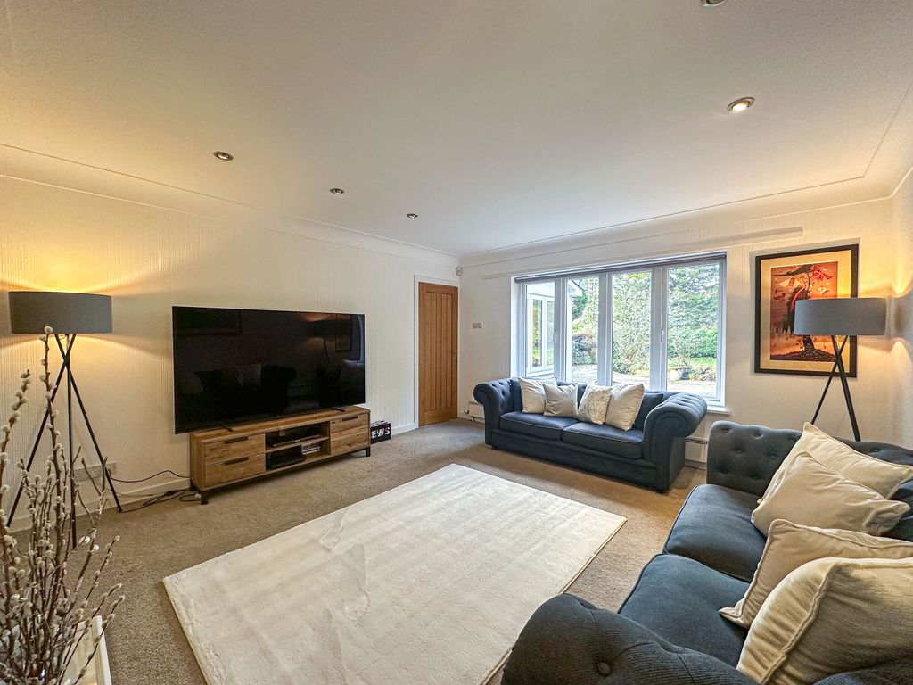 Property photo 2 of 27