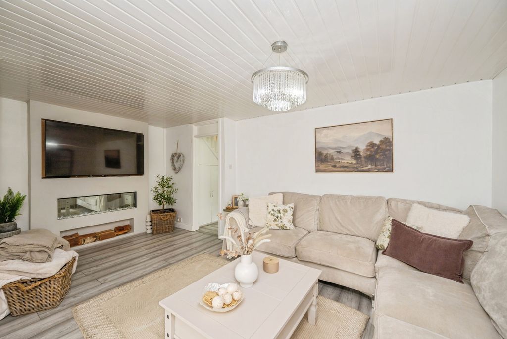 Property photo 3 of 27 Pbox-Img.Jpg