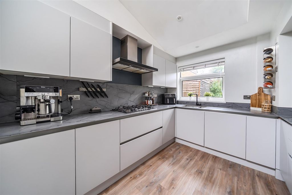 Property photo 3 of 25 1404398-4-6978Df6711478.Jpg