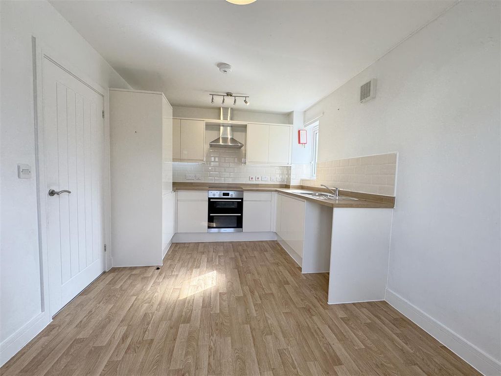 Property photo 3 of 15 Kitchen