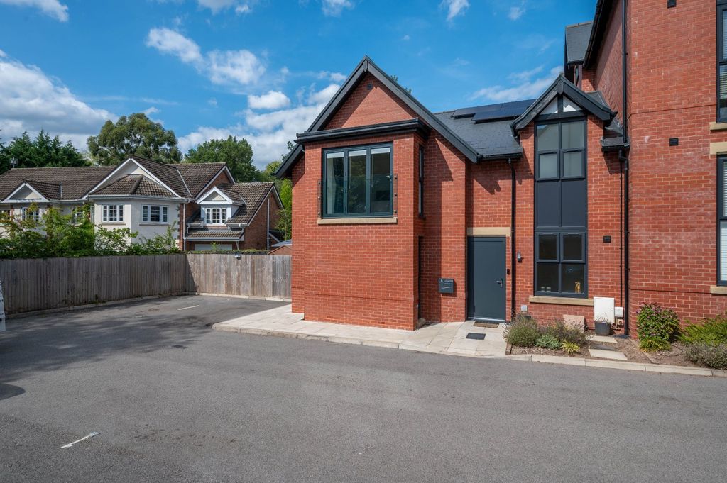 Property photo 1 of 25 6 The Coach House