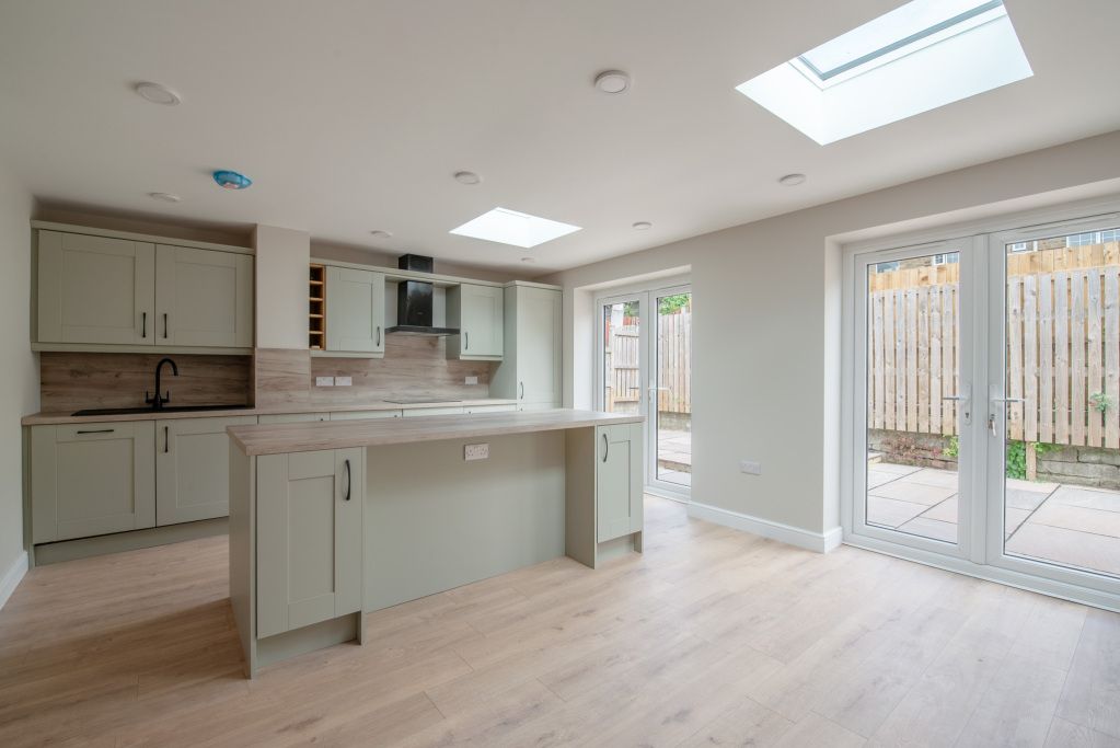 Property photo 3 of 19 Livingdining Kitchen