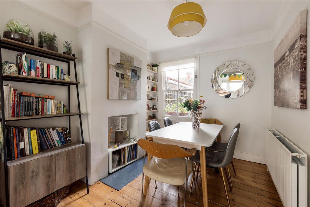 Property photo 3 of 38 Gaywood Road, E17