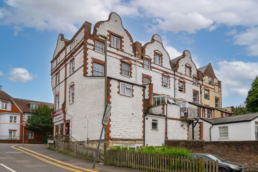 Property photo 1 of 8