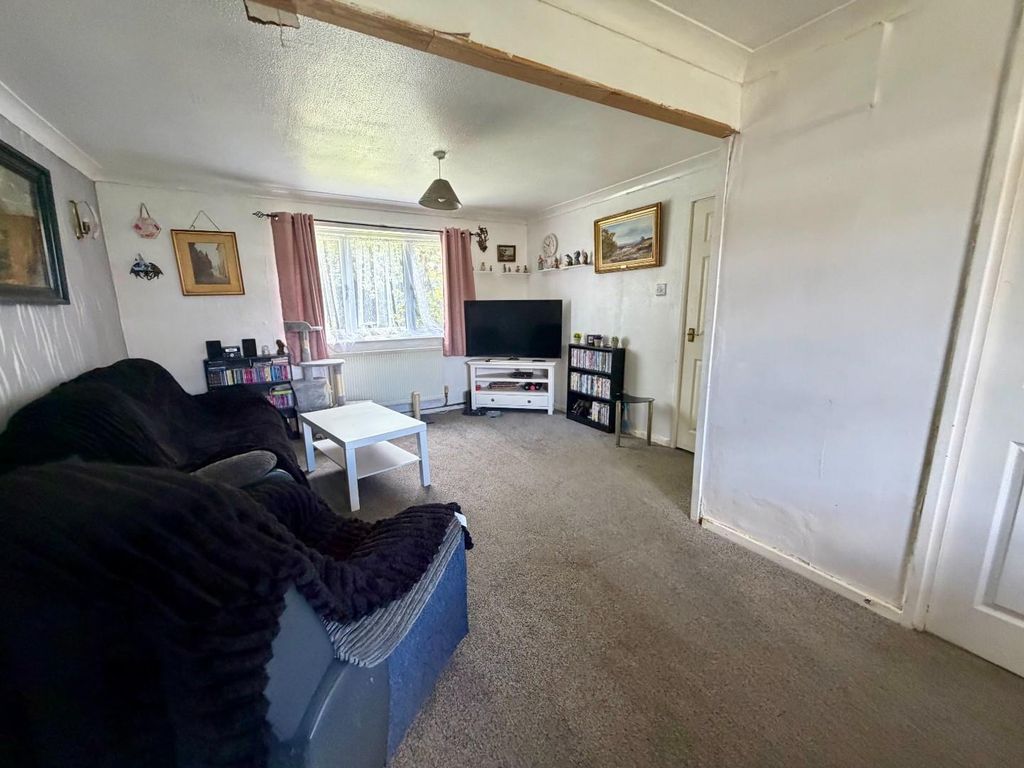 Property photo 3 of 11 Lounge