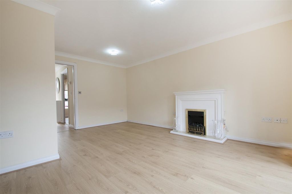 Property photo 3 of 12 Hurworth06.Jpg