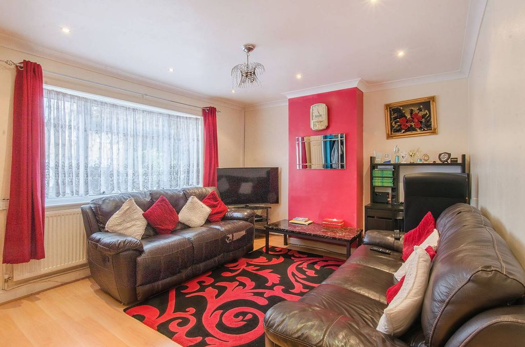 Property photo 2 of 9