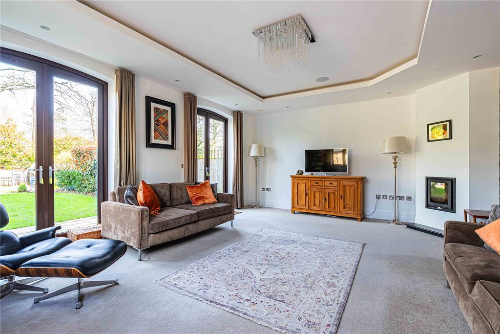 Property photo 2 of 53 Picture No. 17