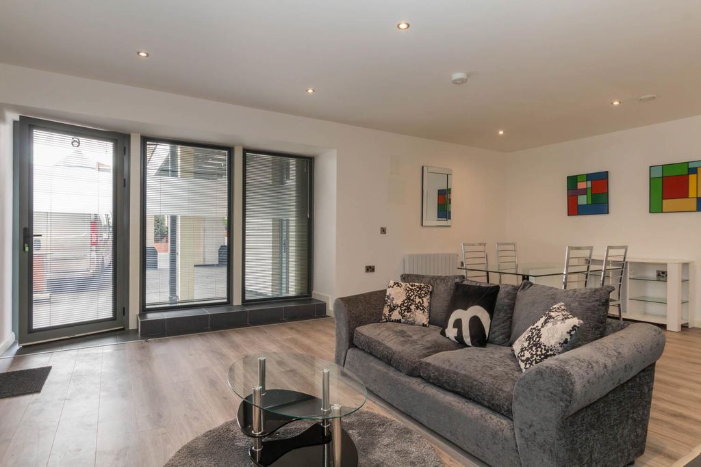 Property photo 1 of 7 Living Area