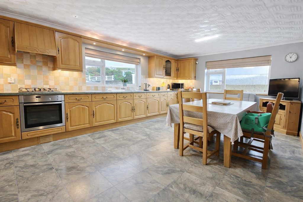 Property photo 2 of 30 Kitchen 3.Png