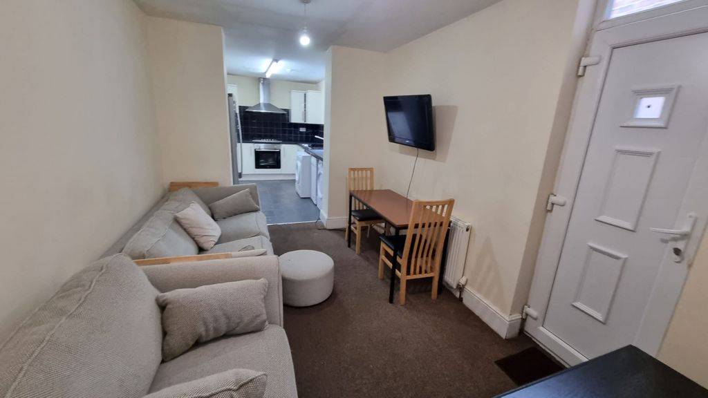 Property photo 3 of 21 Gallery