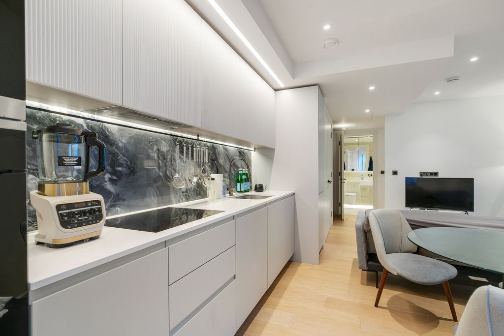 Property photo 2 of 17 Photo 4