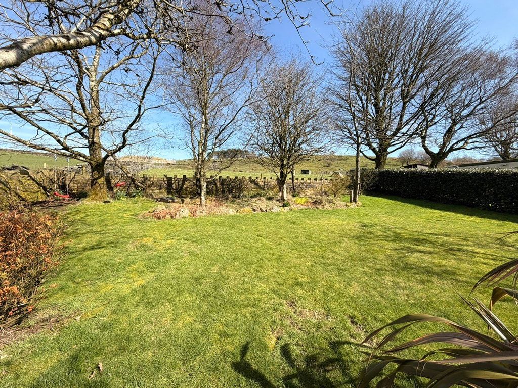 Property photo 3 of 21 Picture No. 30