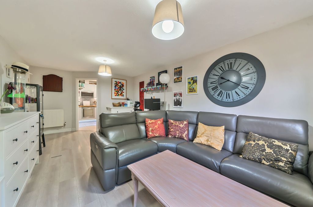 Property photo 2 of 14 1300777-7-68397d7...